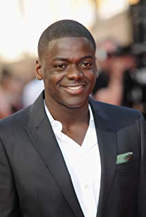 How tall is Daniel Kaluuya?